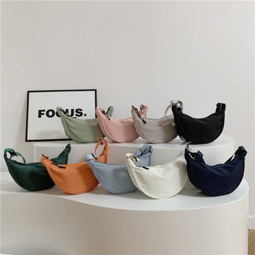 Crossbody bag กระเป๋าสะพายไหล้พร้อมทำโลโก้